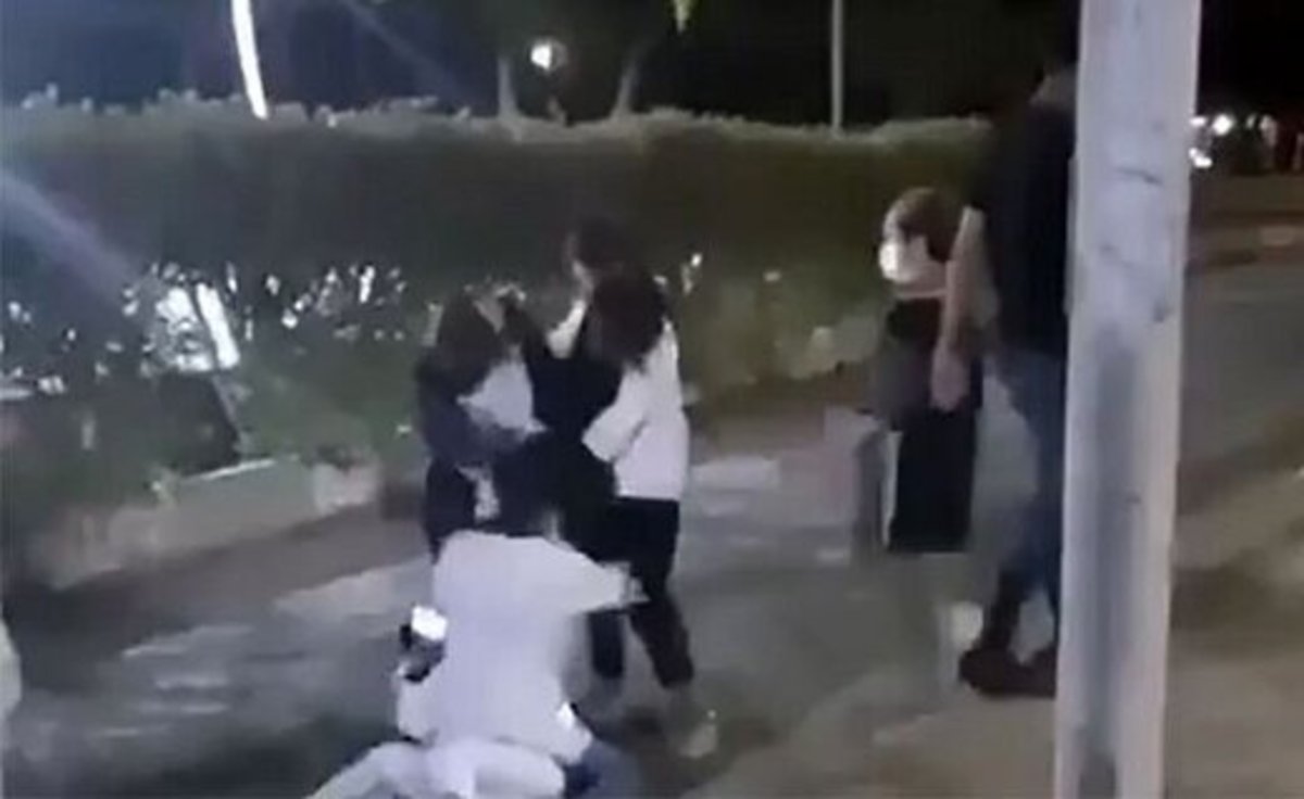 قمه‌ کشی دختران در پارک بوشهر