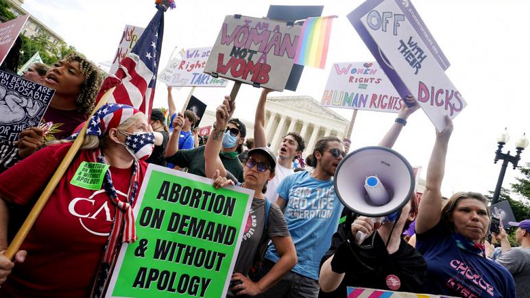 رای دیوان عالی آمریکا علیه حق سقط جنین