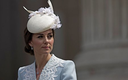 تصویری از عروس ملکه انگلیس با لباس نظامی