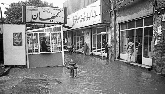 عکس‌های نوستالژیک سیل تهران در دهه ۶۰