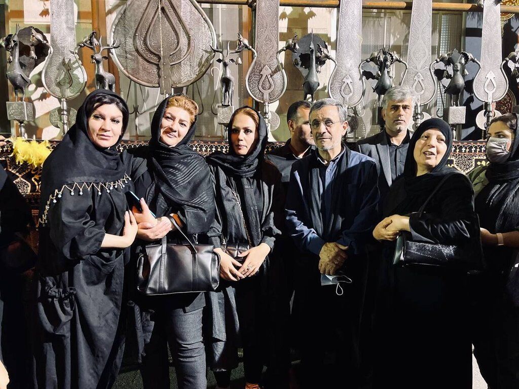 تصاویری جالب از محمود احمدی نژاد در عزاداری حسینی