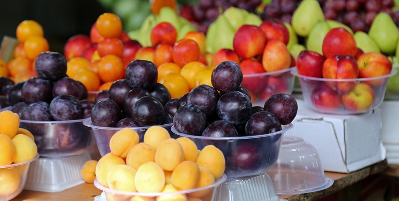 میوه در بازار