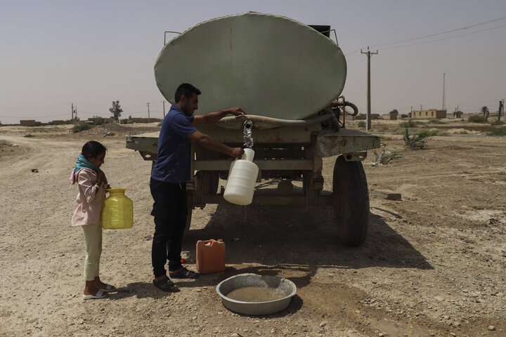 زندگی در گرمای ۵۰ درجه بدون آب و برق/ در روستاهای استان خوزستان چه می‌گذرد؟