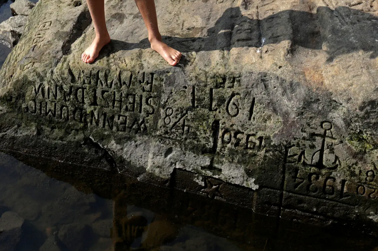 کشف سنگ نوشته ۴۰۰ ساله با یک هشدار مرموز