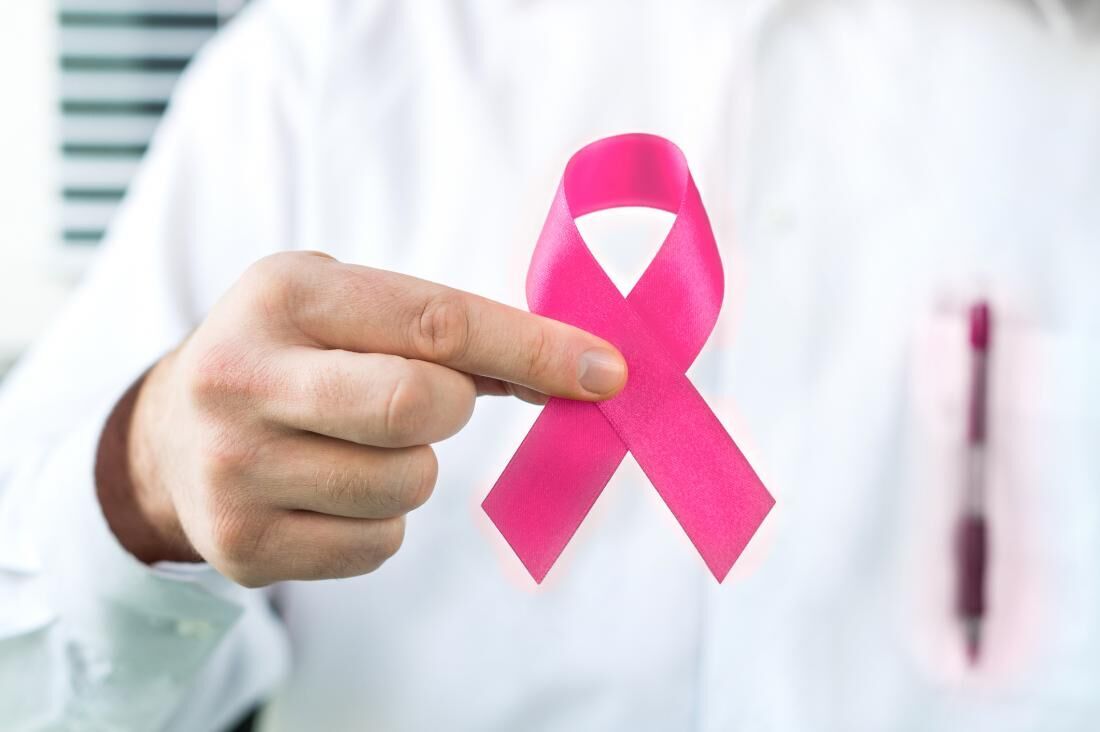 آیا خال‌ها موجب سرطان سینه می‌شود؟
