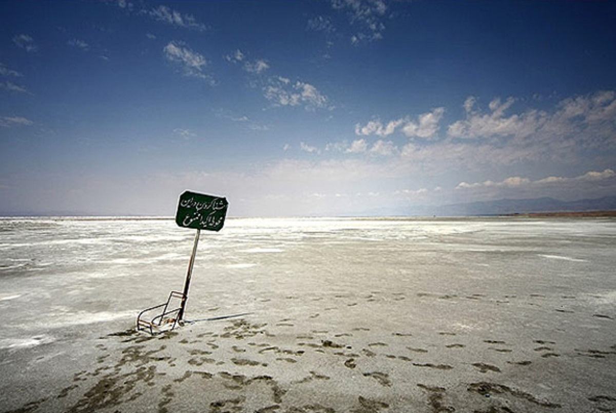 هشدار زیست محیطی درباره خطرات اتصال جزایر دریاچه ارومیه به خشکی