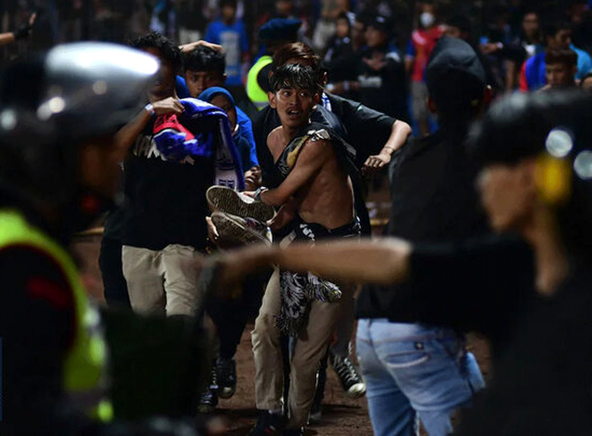 فیلم/ فوتبال مرگبار در اندونزی
