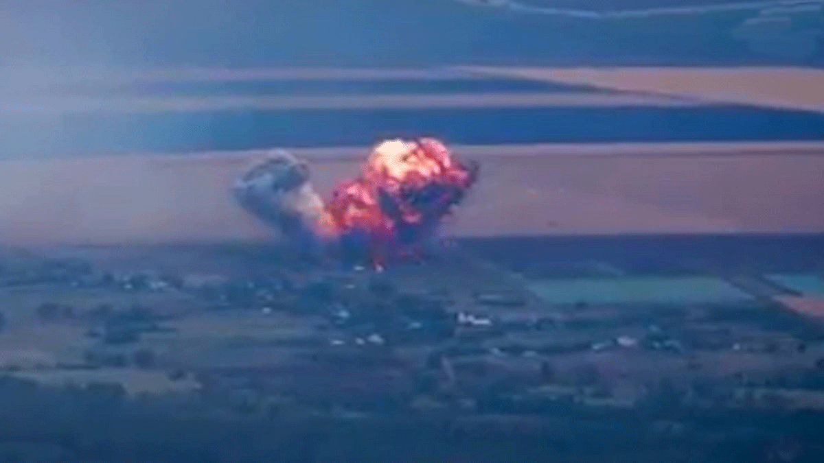 لحظه سقوط هواپیمای جنگنده روسیه در اوکراین