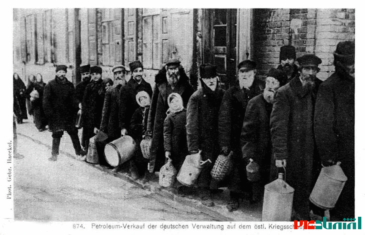 عکس تاریخی از صف سوخت در جنگ جهانی اول