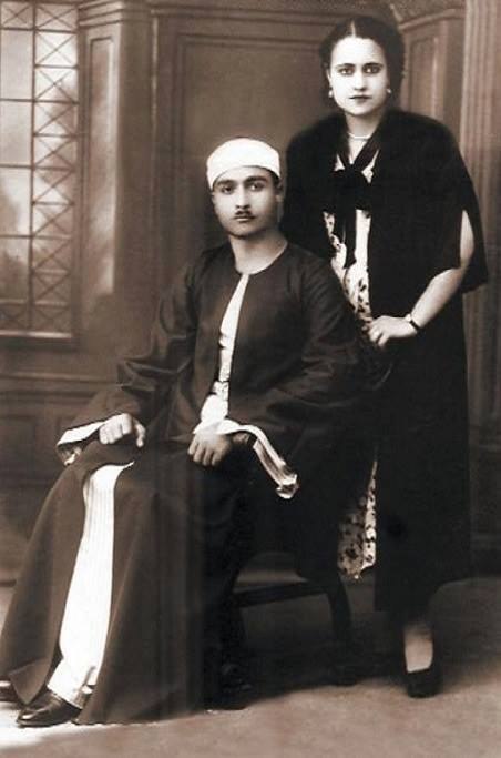 قاری مشهور مصری در کنار همسرش