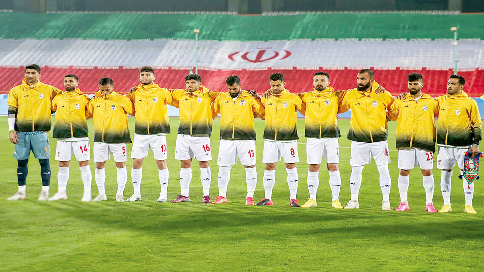 نخواندن سرود ملی توسط بازیکنان تیم ملی