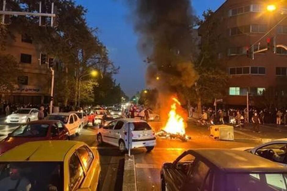 خودروی یک طلبه در اعتراضات یاسوج به آتش کشیده شد