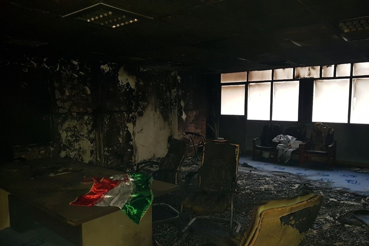 فیلم/ دفتر بسیج دانشجویی دانشگاه شریف به آتش کشیده شد