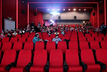 دخل و خرج نامتوازن سینمای ایران؛ از کرونا تا اعتراضات ۱۴۰۱/ دوپینگ و دستکاری در آمار فروش فیلم ها هم کارساز نشد