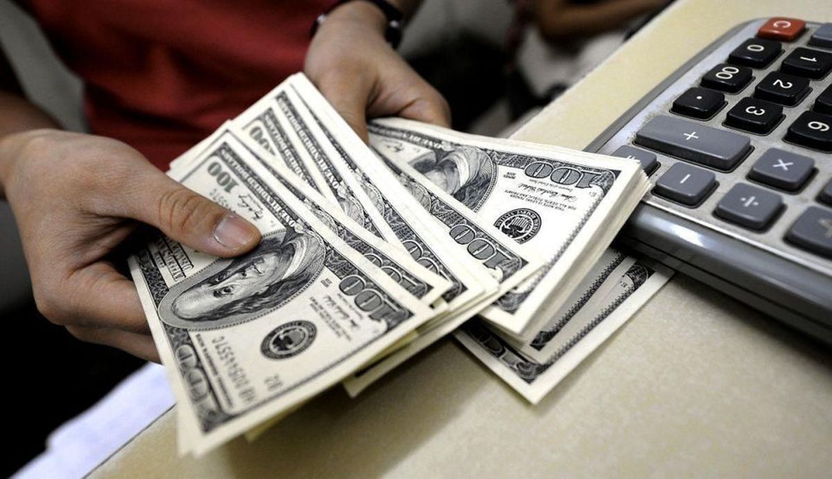 حکم شرعی نگهداری دلار در خانه