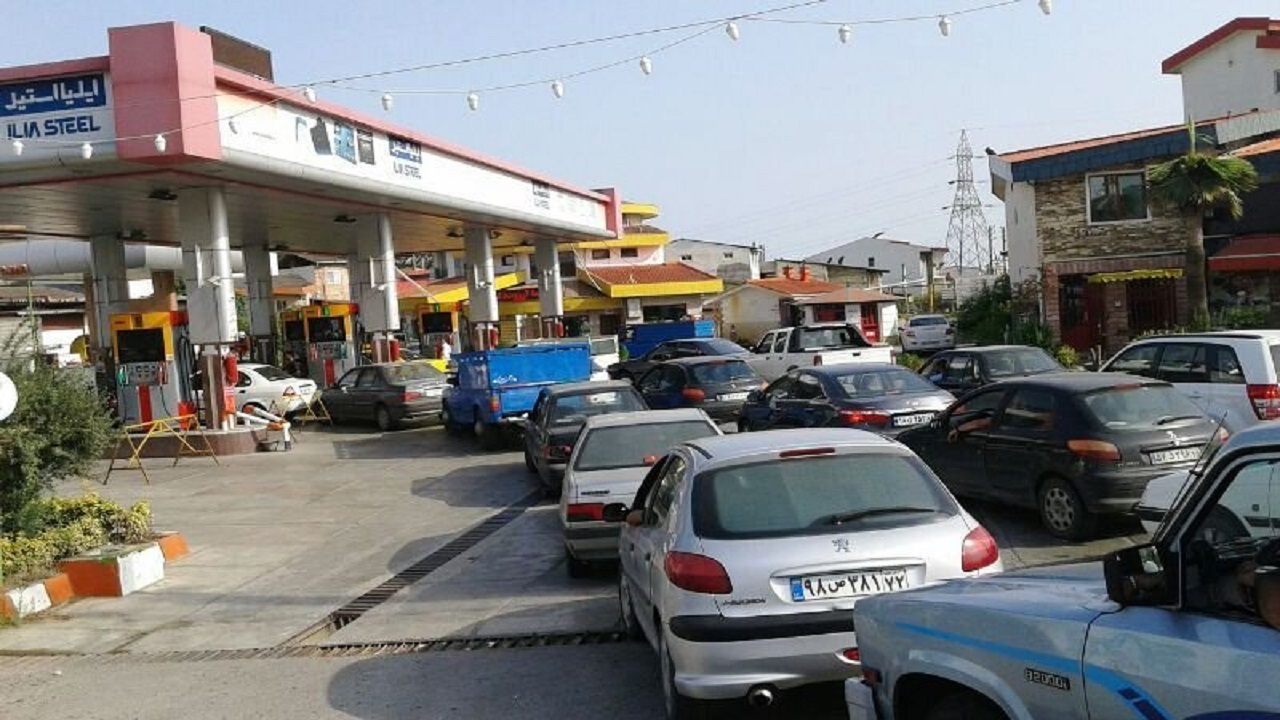 صف پمپ بنزین‌ها