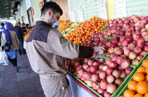 میوه در بازار