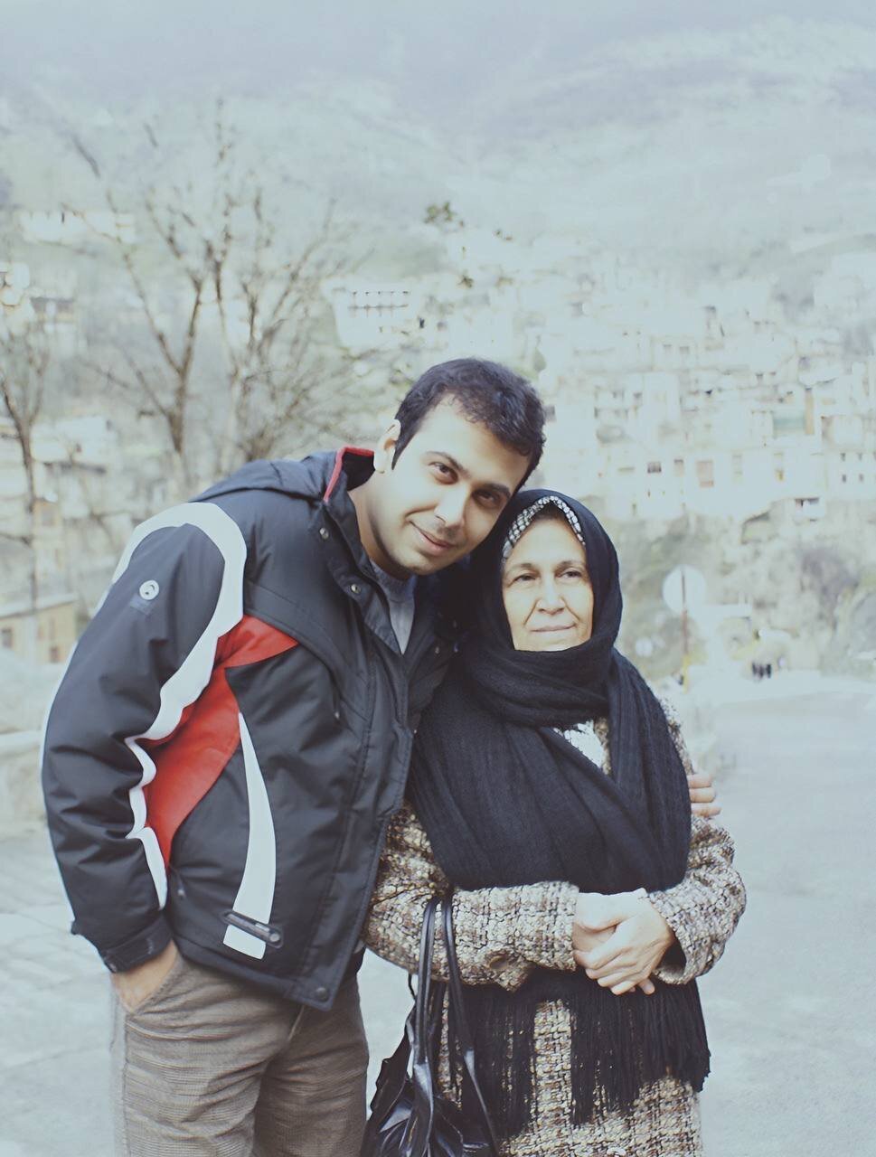 عکس عاشقانه محسن چاوشی و مادرش