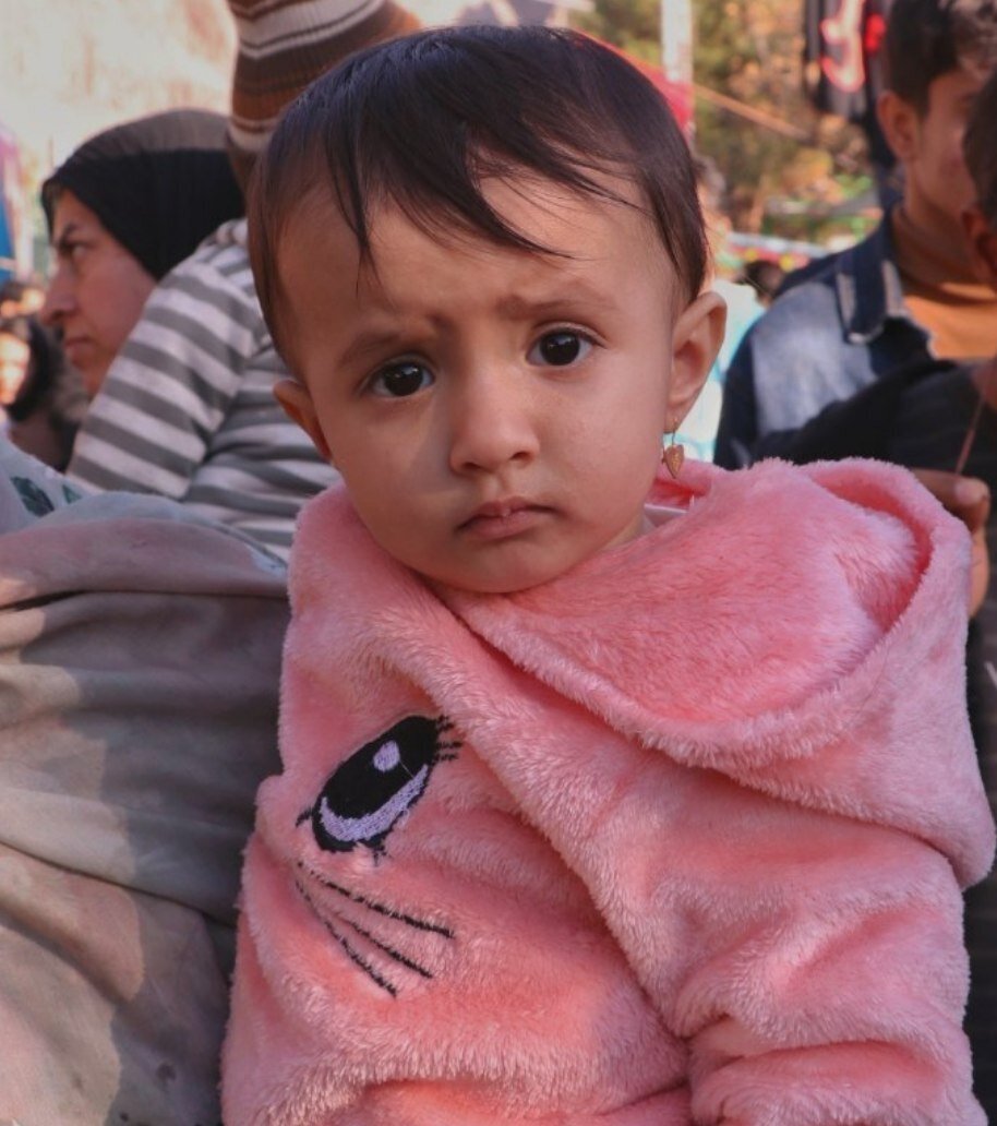 عکس/ دختر کاپشن صورتی با گوشواره قلبی دقایقی قبل از انفجار کرمان