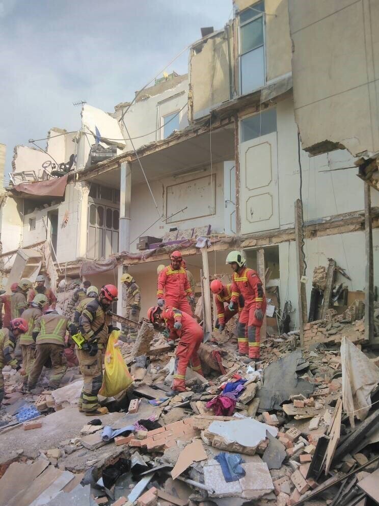 حادثه مرگبار ریزش ساختمان در تهران+ فیلم