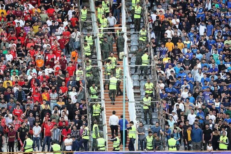 تجمع هواداران پرسپولیس و استقلال علیه مدیران باشگاه