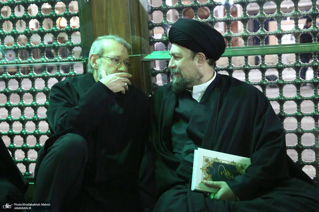 عکس صمیمانه علی لاریجانی و سیدحسن خمینی در حاشیه یک مراسم