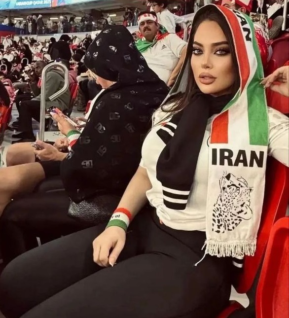 هوادار جذاب زن ایرانی