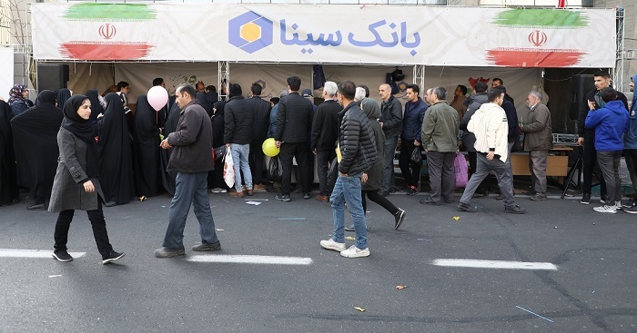 برپایی غرفه بانک سینا در مسیر راه‌پیمایی ۲۲ بهمن تهران