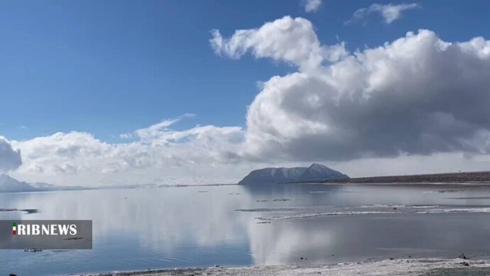عکس/ جان گرفتن دریاچه ارومیه با بارش برف