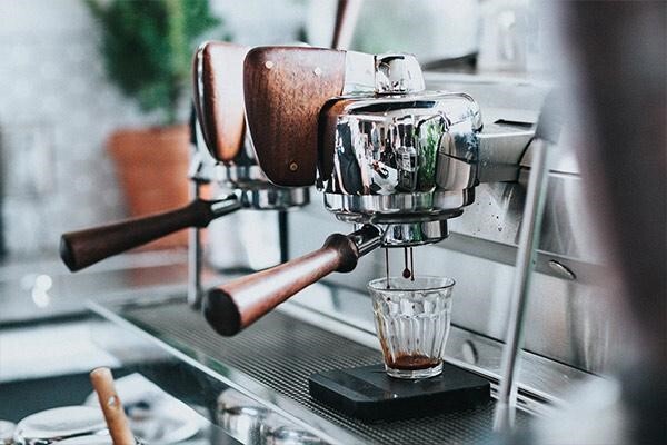 لیست تجهیزات کافی شاپ + معرفی لیست کامل اقلامی که نیاز دارید