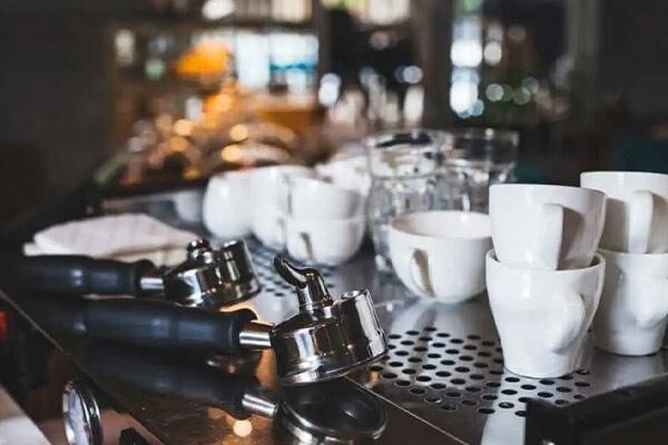 لیست تجهیزات کافی شاپ + معرفی لیست کامل اقلامی که نیاز دارید