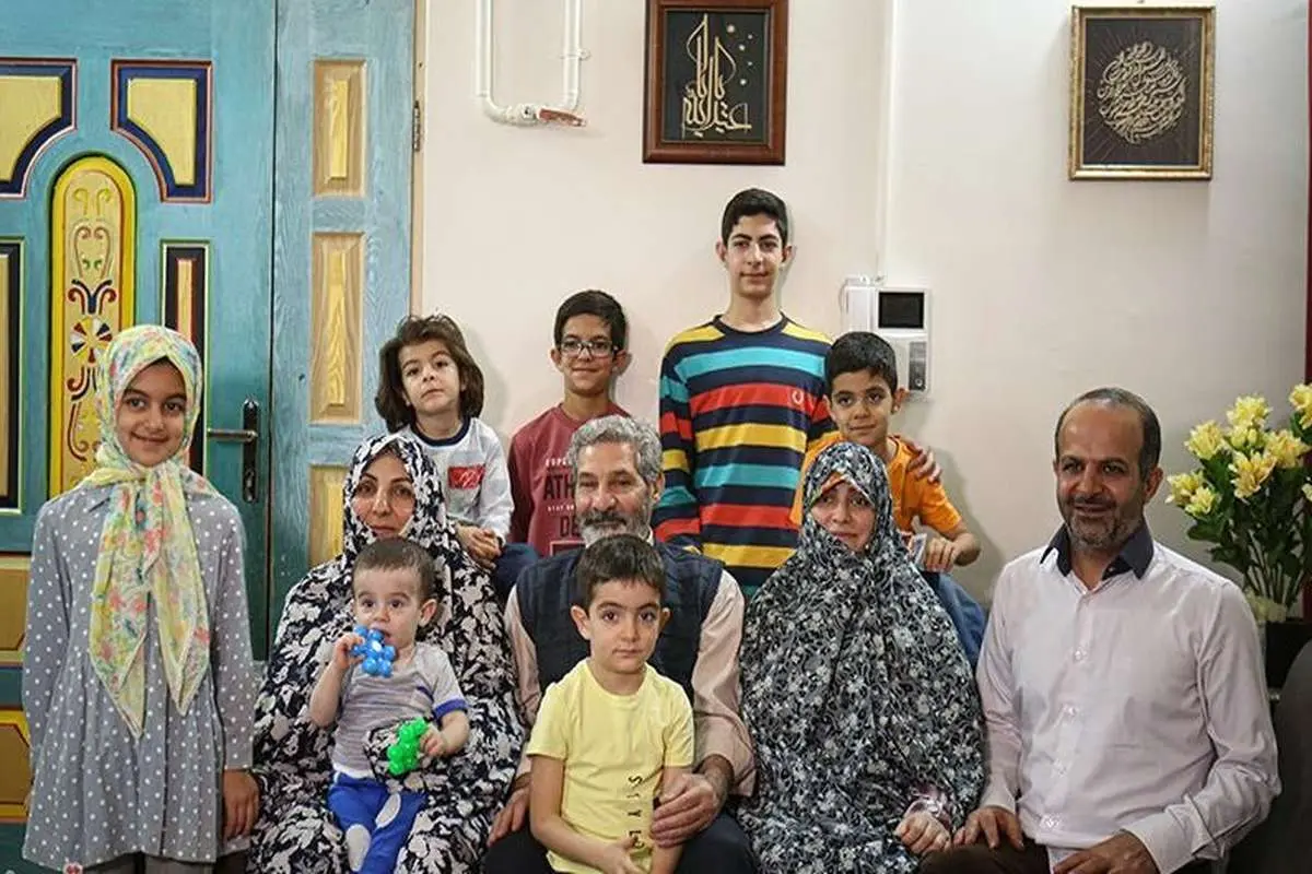 بلاگر فرزند‌آوری با ۱۰ فرزندش به عمان مهاجرت کرد