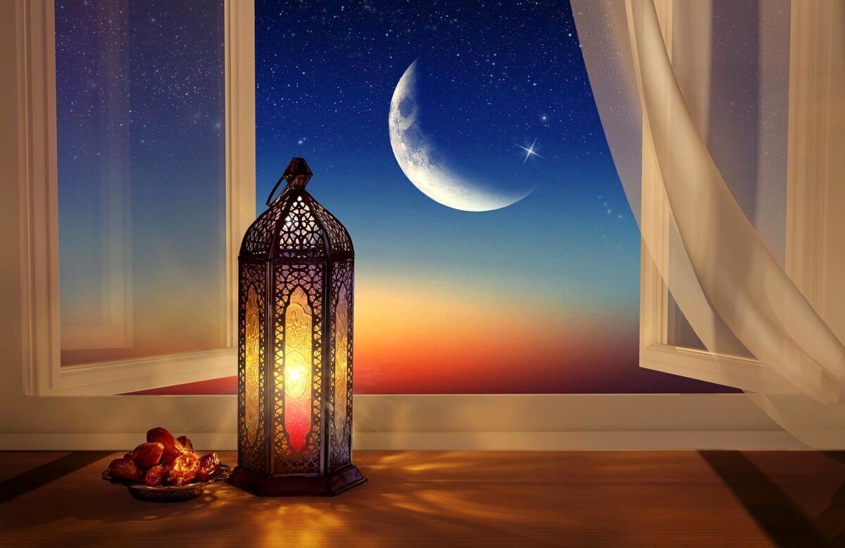 حکم خوردن و آشامیدن برای مسافر در ماه رمضان چیست؟