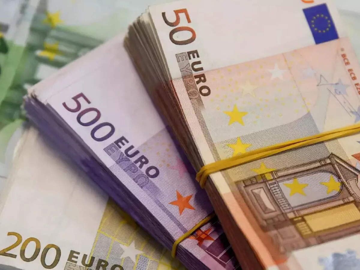 ردیابی قیمت یورو در بازار آزاد