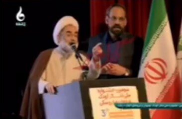 امام جمعه رشت: از زنانی که اینجا حجاب را رعایت نکرده‌اند بیزارم!