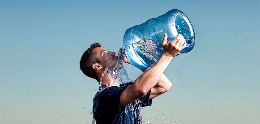 مشکلات و دردهای ناشی از کم آب خوردن