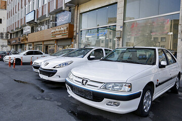 زیان ۲۱ هزار میلیاردی یک خودروساز در بورس