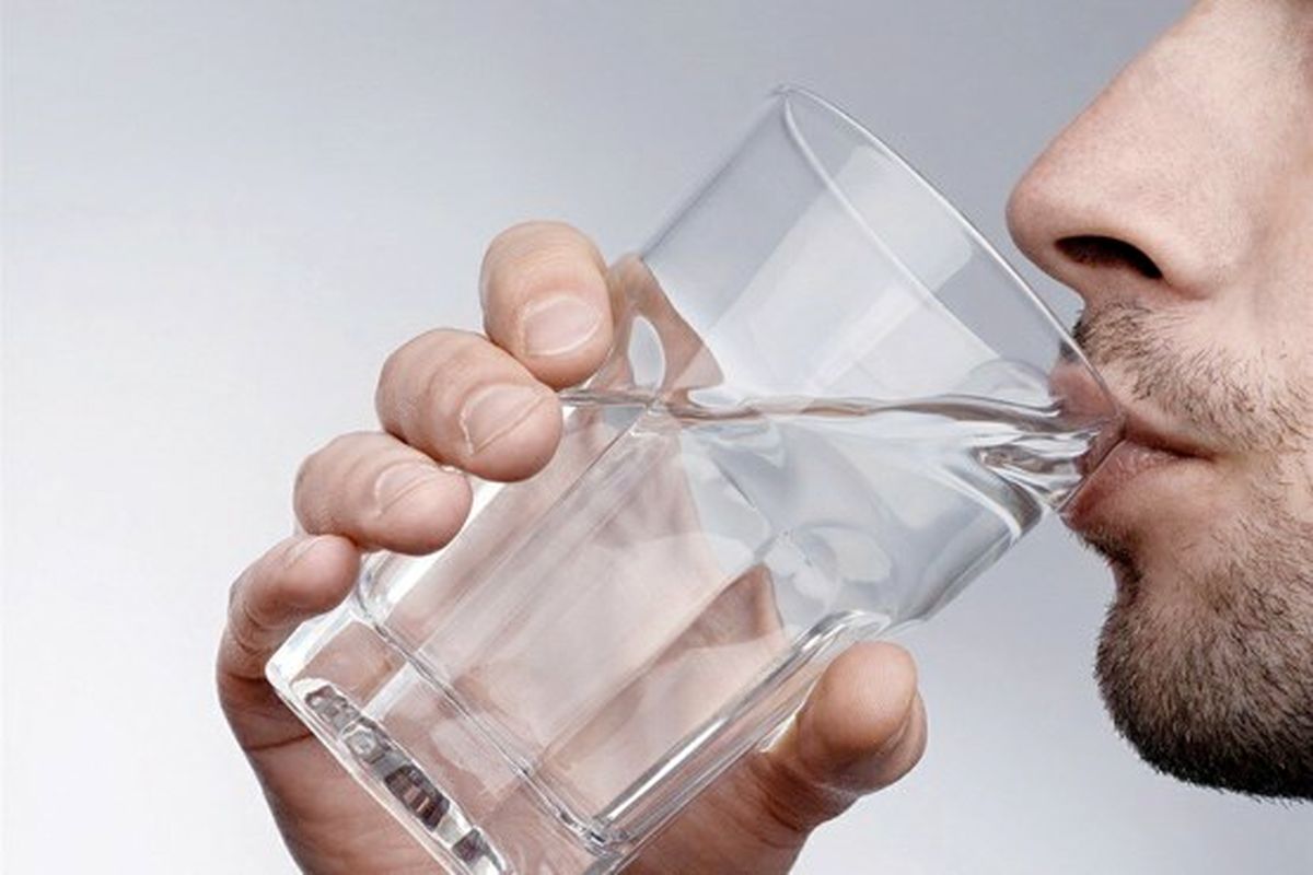 فواید نوشیدن آب گرم به صورت ناشتا