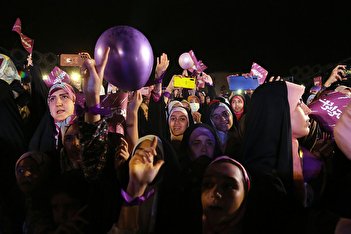 ویدئویی پر بازدید از جشن دختر در میدان امام حسین