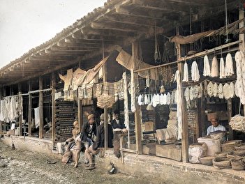 عکس های خاطره انگیز از بازار رشت در زمان قاجار