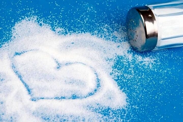 ۵ عارضه خطرناک از زیاده‌روی در مصرف نمک