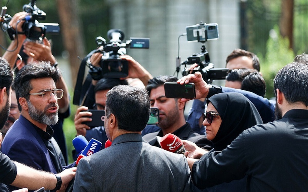 عباس عبدی: بسیاری از شکایت‌ها از اهالی رسانه با حمایت‌های دولتی تهیه می‌شود