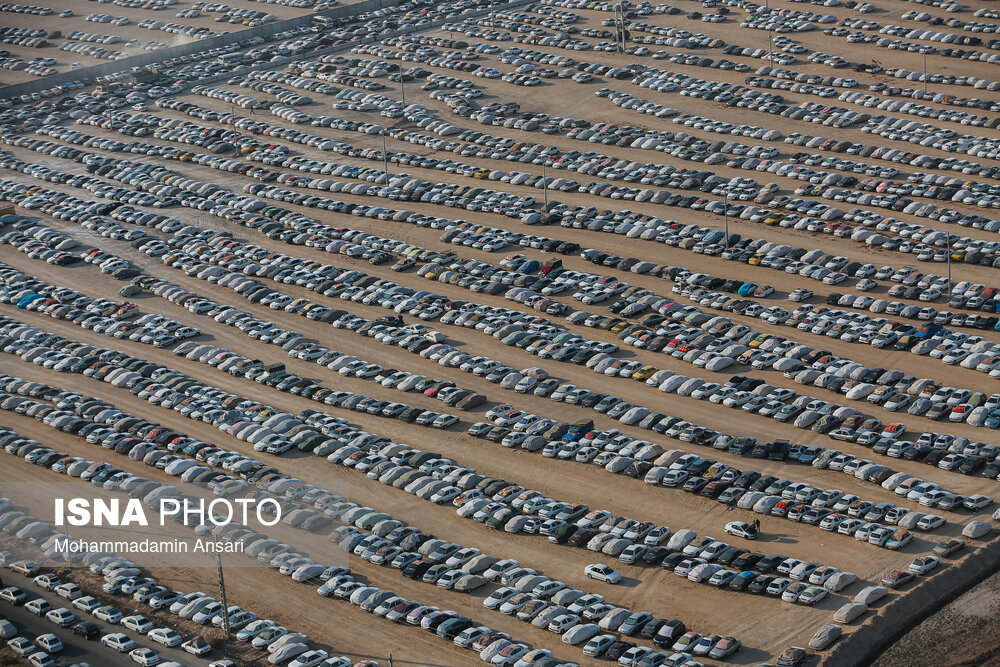 تصاویری جالب از انبوه خودروهای پارک شده زائران اربعین
