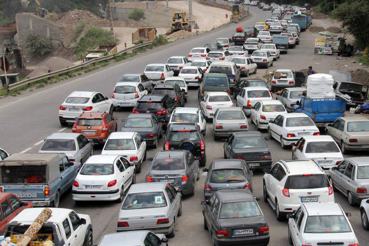 ترافیک سنگین و ممنوعیت تردد خودروها از جاده چالوس