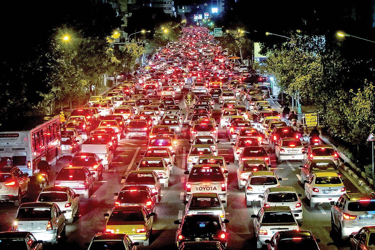 تهرانی‌ها روزانه چند دقیقه در ترافیک خیابان‌ها متوقف می‌مانند؟