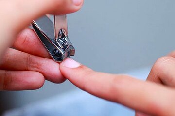 چرا ناخن گرفتن در شب‌ خطرناک است؟