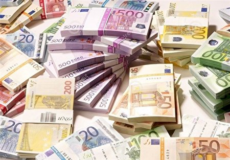 قیمت دلار و یورو امروز دوشنبه ۳ مهر ۱۴۰۲ + جدول