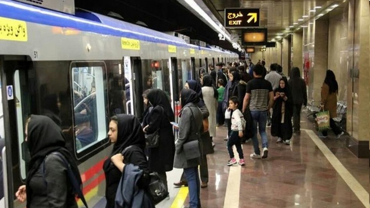 بازداشت ۳ زن در مترو به اتهام درگیری با آمر به معروف