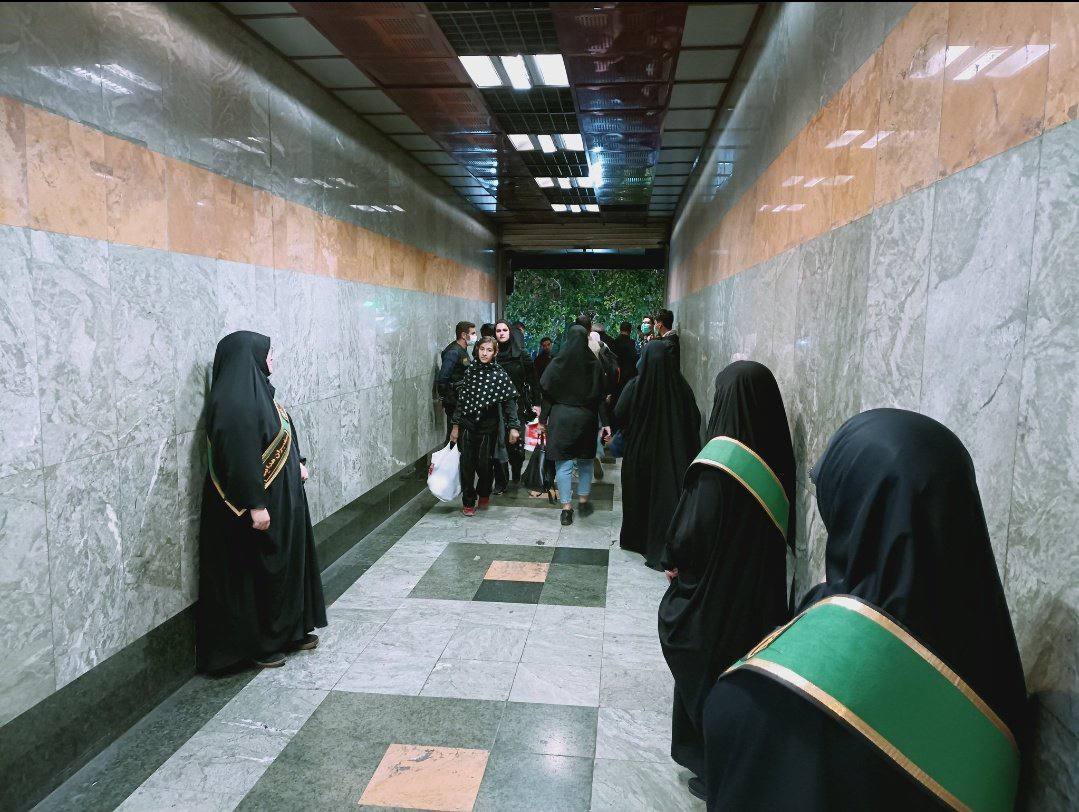 حضور گسترده حجاب‌بان‌ها در مترو