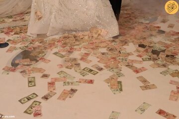 طلای ۴ کیلویی عروس خانم جنجالی شد + عکس طلای ۴ کیلویی عروس خانم جنجالی شد + عکس